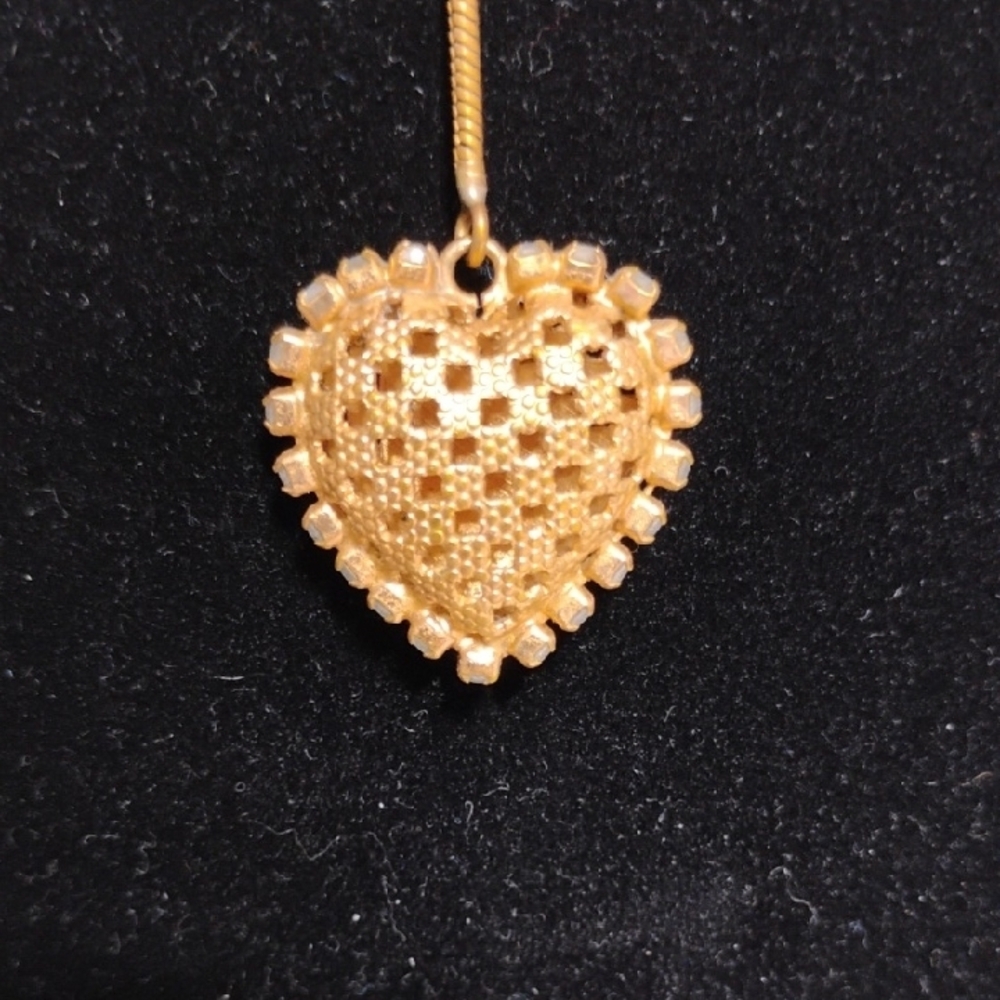 SALE! CHANEL Gold Plated Crystal Heart Lariat Necklace Feat Iconic CC Logo/Box - Picture 12 of 16